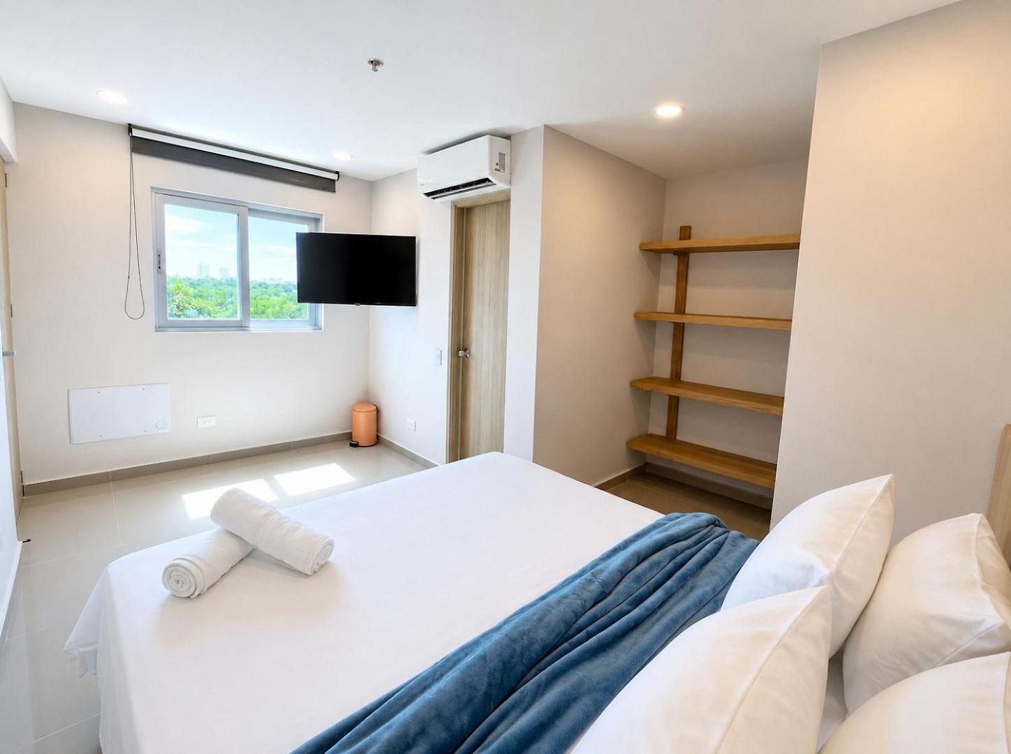 Hotel Azure *